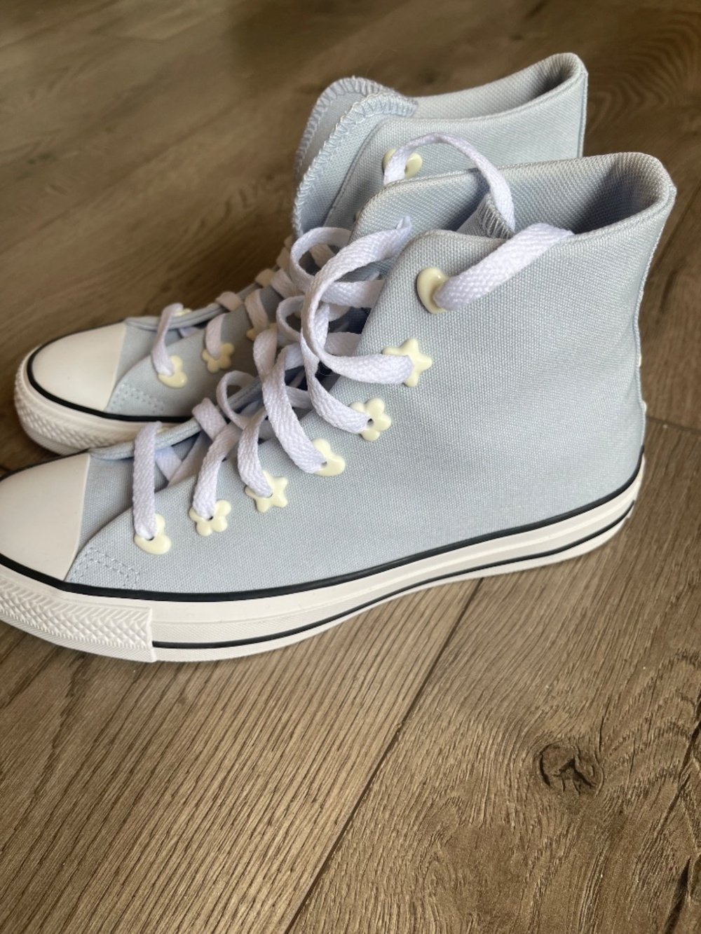 Converse High Tops - Picture 4 of 8
